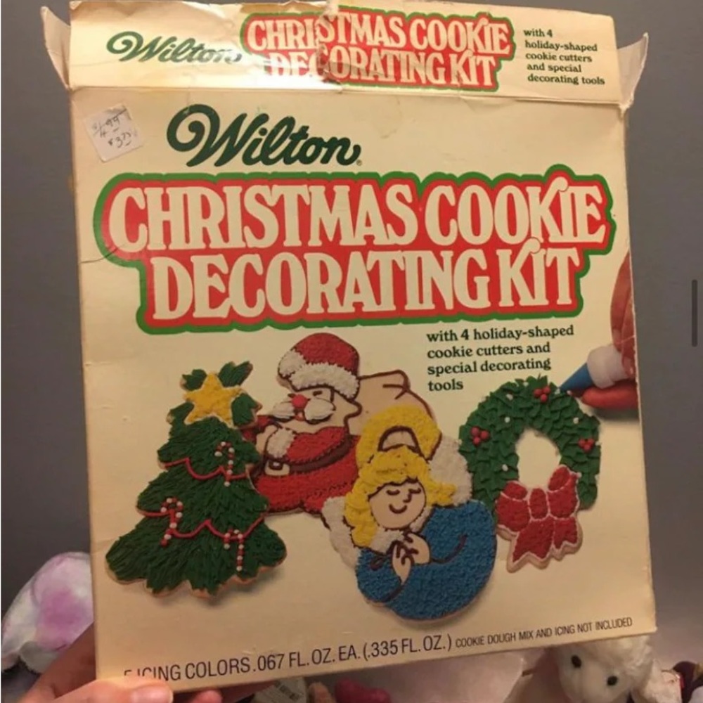 1978 Wilton Christmas cookie decoration kit